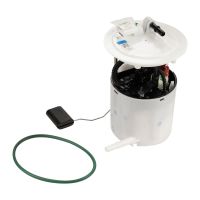 pompe à essence dans le réservoir