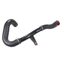 Tuyau d'air de suralimentation à gauche du radiateur