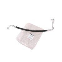 Ligne A/C sur le condenseur en haut