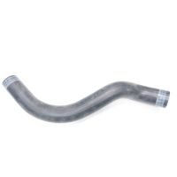 Durite de radiateur en haut à droite sur le radiateur