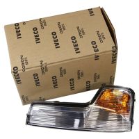 Capuchon de clignotant à droite dans le rétroviseur