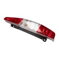 Feu arrière complètement à droite