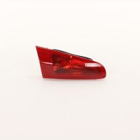 Feu arrière à gauche à l'intérieur