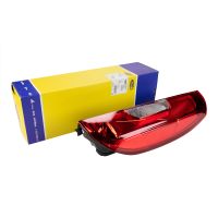 Feu arrière droit Magneti Marelli