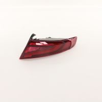 Feu arrière à droite à l'extérieur