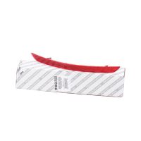 Réflecteur rouge dans le pare-chocs à droite