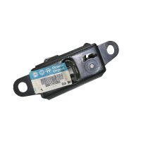 Traverse arrière de serrure de hayon