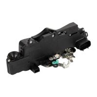 Serrure de porte sur la porte d'entrée à gauche