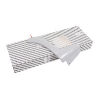 Bande décorative sur le côté droit au-dessus du garde-boue