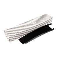 Bande décorative à l'extérieur du montant B à l'arrière à gauche