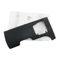 Garniture de tableau de bord sous le volant