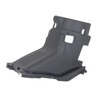 Doublure à l'intérieur sur le tableau de bord à gauche