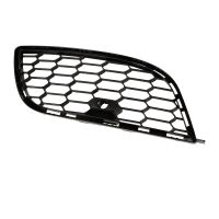 Calandre sur le pare-chocs à droite