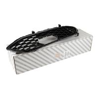 Calandre devant le pare-chocs à droite