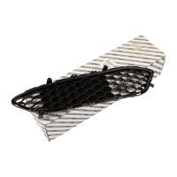 Calandre devant le pare-chocs à gauche