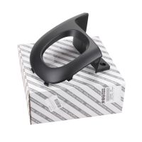 Capuchon à droite du pare-chocs arrière