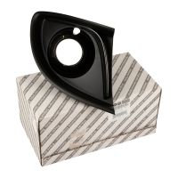 Panneau en bas à gauche sur le pare-chocs avant