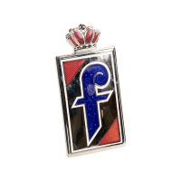 Emblème Farina vissé sur le côté