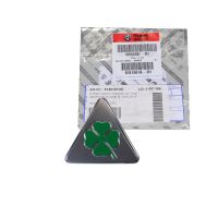 Emblème sur le côté "Cloverleaf QV" à gauche