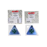 Ensemble d'emblèmes sur le côté trèfle "QV" à droite et à gauche